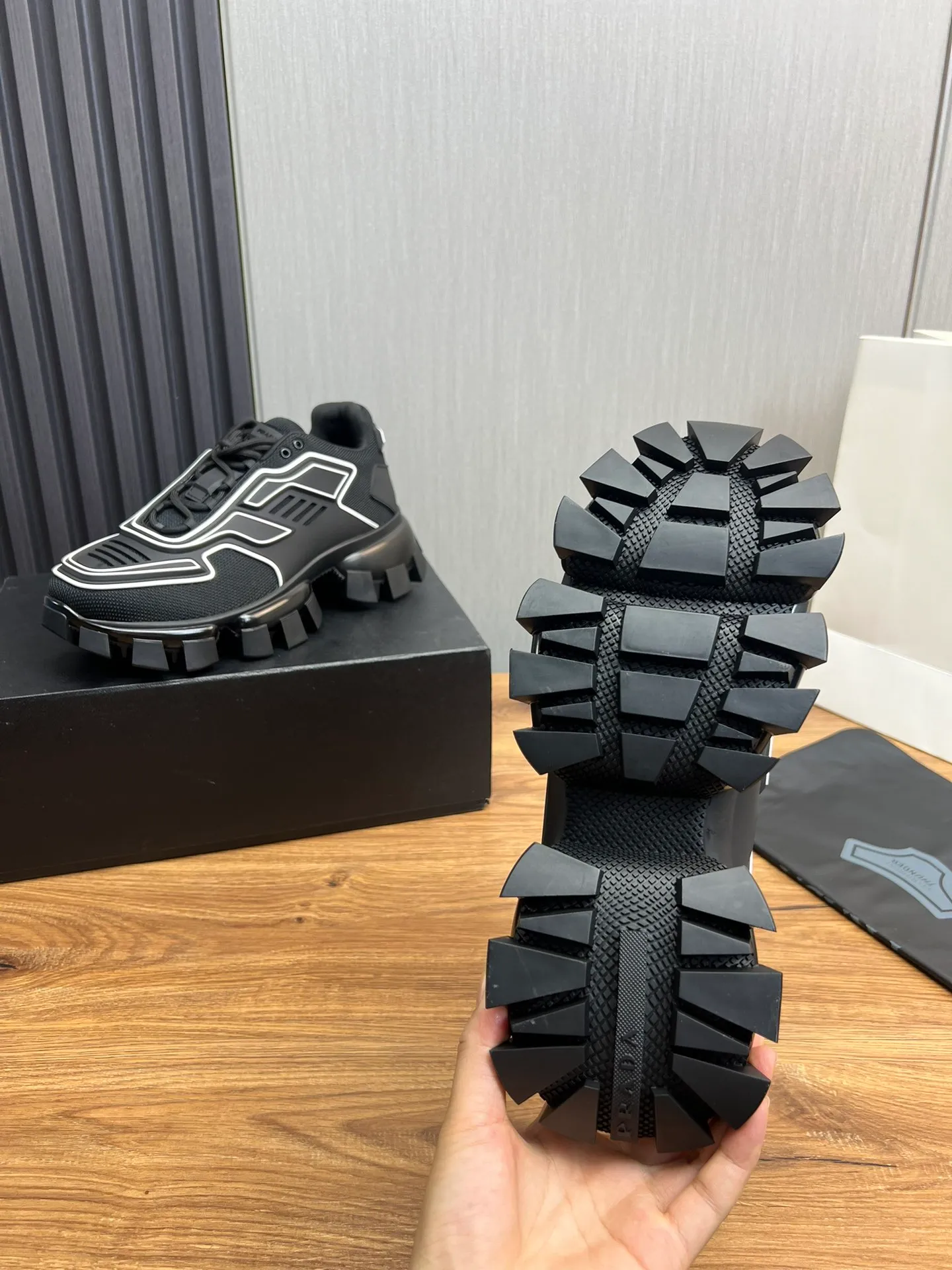 Men's shoes 💰620💰 [PRADA] Popular thick-soled shoes for couples 👩‍❤️‍👨 Available all year round ✔️Official website synchronization Original fly-knit film fabric + cowhide lining, 1⃣️ to 1⃣️ replica, original sole, 36-45 (45 made to order, non-refundable)
